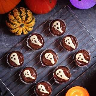 Easy Halloween Ghost Cupcakes