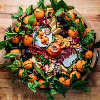 How to Make a Festive Holiday Charcuterie Board