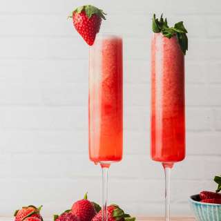 How to Make a Rossini Cocktail (Strawberry Bellini)