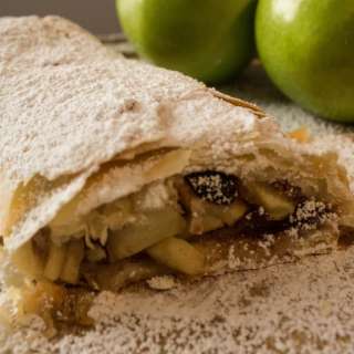 Apfelstrudel (Apple Strudel)