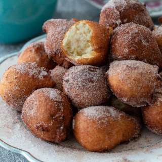 Bolinhos de Chuva (Brazilian Raindrop Beignets)