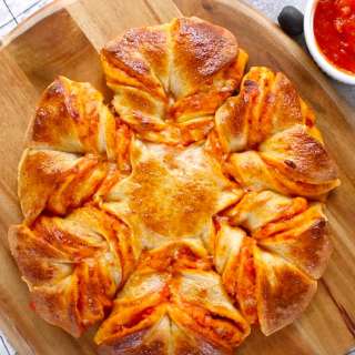 5 Ingredient Pull Apart Pizza Bread