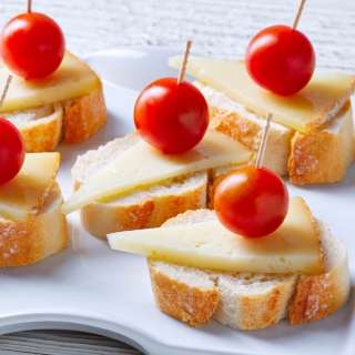 Queso Manchego Crostini {Easy Spanish Appetizer}