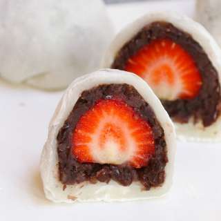 Best Strawberry Mochi Recipe (+VIDEO)