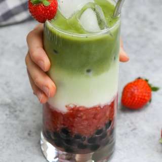 Easy Strawberry Matcha Latte Recipe