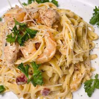 Olive Garden Chicken and Shrimp Carbonara Copycat