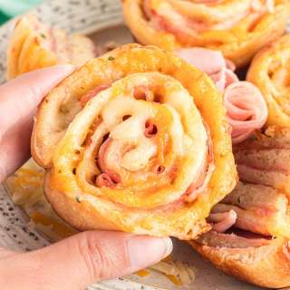 Easy Cheese and Ham Pinwheels