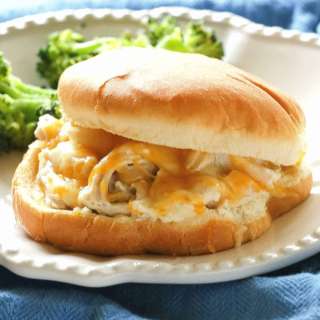 Pulled Chicken Suiza Sammies