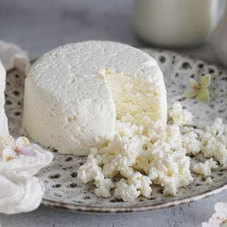 Queso Fresco (Step by Step Recipe)