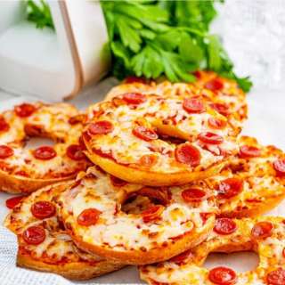 Pizza Bagels in Air Fryer