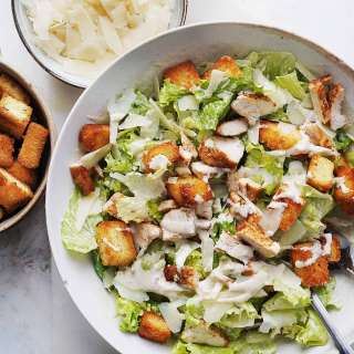 Ensalada Cesar (Classic Caesar Salad)