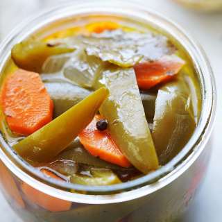 Authentic Chiles En Vinagre (Pickled Jalapeños)