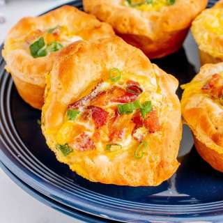 Biscuit Eggs Cups with Bacon and Cheese