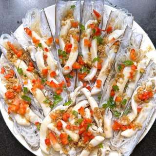 Steamed Razor Clams with Garlic and Vermicelli