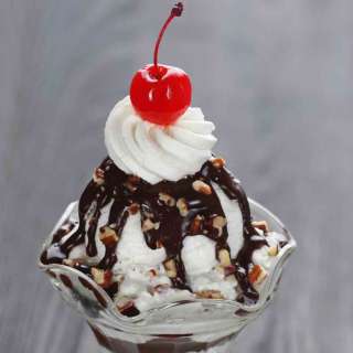 Easy Hot Fudge Ice Cream Sundae