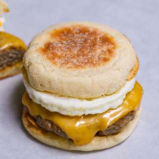 Easy English Muffin Breakfast: Homemade Sausage Egg McMuffin Recipe