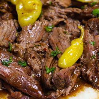 Best Weekend Dinner Ideas (Crockpot Mississippi Roast Recipe and More)