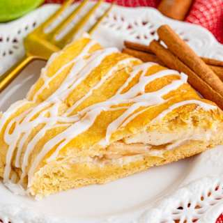 Apple Cheesecake Crescent Ring