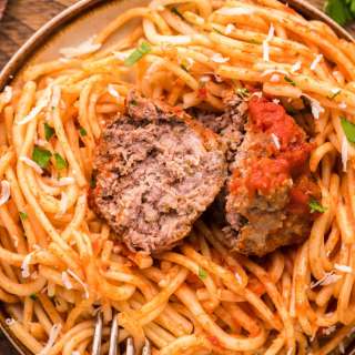 Spaghetti and Meatballs - Olive Garden Copycat