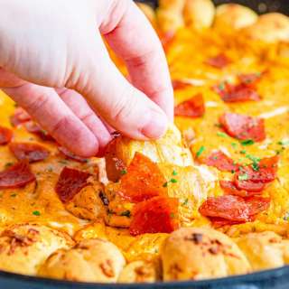 Cheesy Pepperoni Pizza Dip