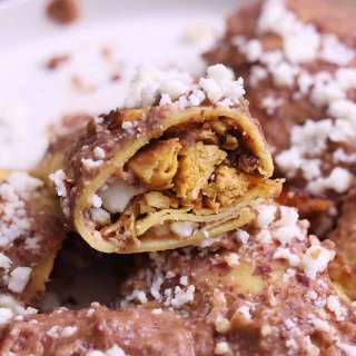 Enfrijoladas de Pollo