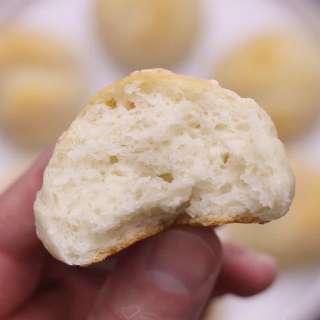 2-Ingredient Dinner Rolls