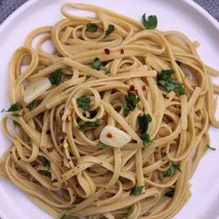 Easy Pasta with Oil and Garlic
