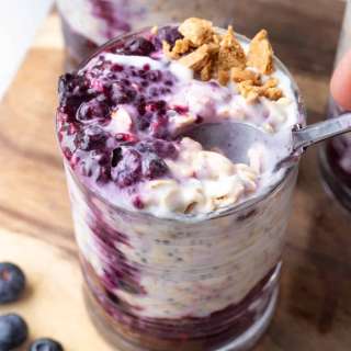 Easy Berry Cheesecake Overnight Oats (Vegan Option)