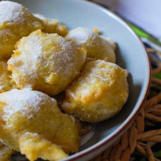 Magwinya / African Fat Cakes (Mini Doughnuts)
