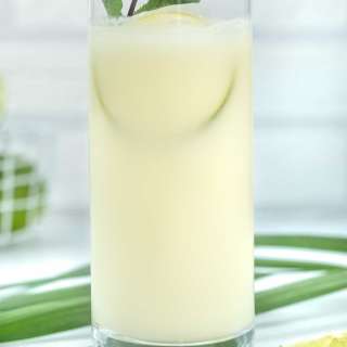 Easy Sweetened Condensed Milk Limeade