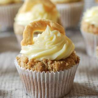Apple Crumble and Clotted Cream Cakes