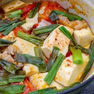 Braised tofu and pork belly in tomato sauce (đậu hũ sốt cà chua)