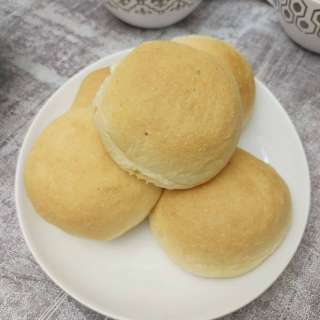 Easy Cornmeal Dinner Rolls