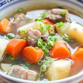 Crockpot Pork Spare Rib Soup With Potatoes and Carrots (Canh Sườn Khoai Tây Cà Rốt)