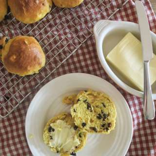 Traditional Saffron Buns