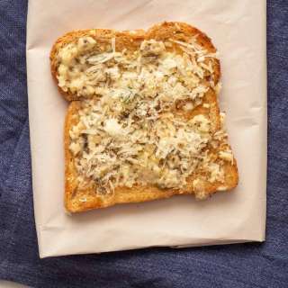 Cheese Toastie (Italian Cacio e Pepe Toast!)