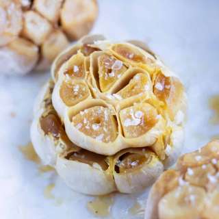 How to Roast Garlic (2 Ways!)