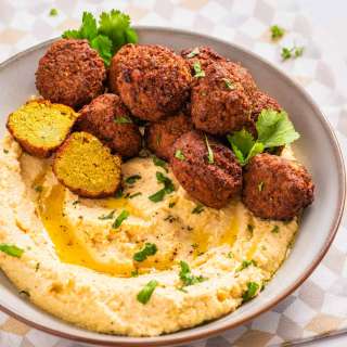 Hummus Bowl with Falafels