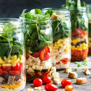 How to Make Healthy Layered Lunches (Mason Jar Salads)