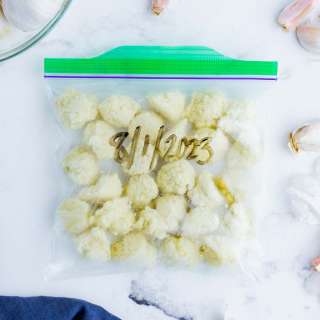 How to Freeze Garlic (Cloves or Paste)