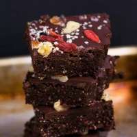 (Almost Raw) Vegan Superfood Brownies