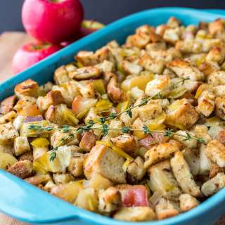 Easy Vegan Stuffing with Leek and Apples