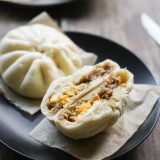 Siopao Asado (Filipino Steamed Pork Buns)