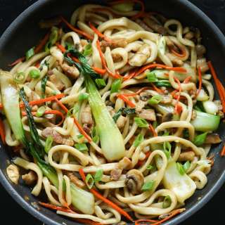 Yaki Udon (One-Pan Stir Fried Udon Noodles)