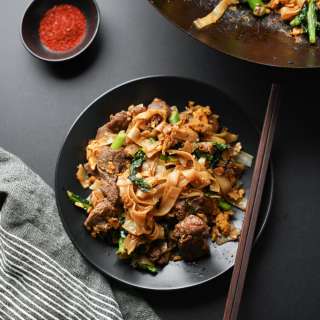 Pad See Ew (Thai Stir Fried Rice Noodles)