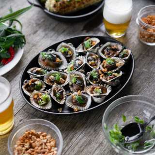 Grilled Clams (Vietnamese Style w/ Onions, Peanuts & Garlic)