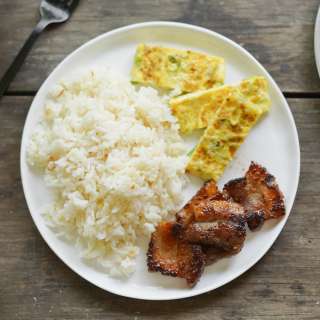 Easy Garlic Fried Rice (Filipino Sinangag)