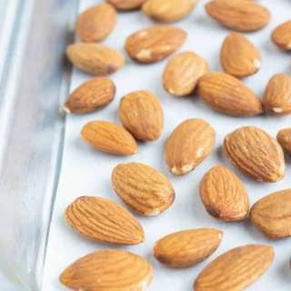 Roasted Almonds Recipe (Oven or Skillet)