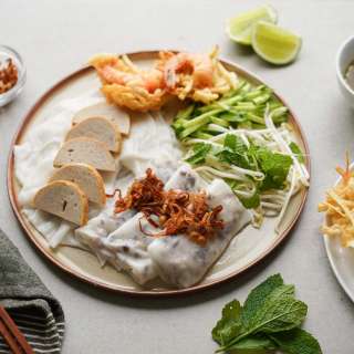Bánh Cuốn (Vietnamese Rice Rolls)