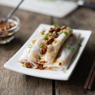 Cheung Fun / Steamed Rice Noodle Rolls (w/ Char Siu Pork)